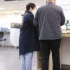 -4월 22일 오전 서울서부고용복지센터에서 실업자들이 실업급여를 받기 위한 서류를 작성하고있다.
