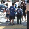 -코로나19 확진자 수가 늘어나고 있는 가운데 5월 27일 오전 서울 성북구 월곡초등학교 1,2학년 학생들이 등교를 하고 있다.