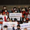 -KBS비정규직 청소노동자들이 11월 11일 오전 여의도 KBS신관 앞에서 결의대회를 열고 고용안정 및 차별철폐를 요구하고 있다.  