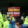 -아시아나케이오 해고자 원직 복직을 촉구하는 집회가 5월 1일 오후 서울 중구 서울지방고용노동청 앞에서 열리고 있다.