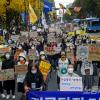 -제26차 유엔 기후변화 협약 당사국 총회(COP26)에 모인 세계 정상들에게 항의하기 위해 세계 각지에서 공동으로 열린 ‘기후정의를 위한 세계 행동 서울집회’가 11월 6일 서울 대학로에서 열리고 있다. 