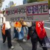 - ‘기후정의를 위한 세계 행동 서울집회’ 참가자들이 11월 6일 서울 도심을 행진하고 있다. 