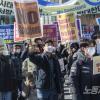 -우크라이나 전쟁 중단을 위한 국제 행동의 날을 맞아 3월 6일 오후 서울 종로타워 앞에서 노동자연대와 전쟁에 반대하는 한국인, 외국인들이 함께 모여 집회를 열고 우크라이나 전쟁 중단과 서방과 한국 정부의 러시아 제재 반대를 요구하고 있다. 
