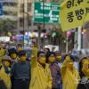 -세월호 기억공간이 있는 서울시의회 앞 도로에서 ‘세월호참사 8주기 국민대회’가 열리고 있다.