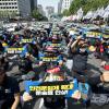 -5월 28일 서울 숭례문 앞에서 화물 노동자 1만 2000여 명이 총파업 결의대회를 열고 있다.