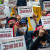 -6월 24일 오후 서울 용산우체국 앞에서 공공운수노조 전국민주우체국본부가 간부 결의대회를 열고 ‘겸배 제도’ 폐지 및 대체인력 쟁취를 요구하고 있다.