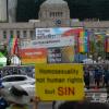 -개신교 우파들이 서울광장 맞은 편에서 퀴어축제 반대 집회를 열고 있다.
