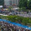 -개신교 우파들이 서울광장 맞은 편에서 퀴어축제 반대 집회를 열고 있다.