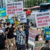 -8월 24일 하이트진로 화물 노동자 투쟁을 지지하는 노동자·청년·학생들이 강남 일대를 행진하며 하이트진로 노동자들의 정당성을 알리고 있다. 