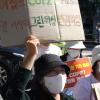-9월 24일 오후 서울 종로타워 앞에서 열린 ‘정의로운 기후 해결! COP27(유엔기후회의) 이집트 개최 반대!’ 집회에서 이집트 난민들과 한국인들이 이집트 독재 정부의 ‘그린워싱’에 반대하고 있다.