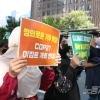 -‘정의로운 기후 해결! COP27(유엔기후회의) 이집트 개최 반대!’ 집회 참가자들이 9.24 기후정의행진이 열리는 서울 숭례문 일대를 향해 행진하고 있다.