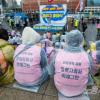 -철도노조 코레일네트웍스지부와 철도고객센터지부가 파업 첫날인 11월 28일 오후 서울역에서 파업 출정식을 열고 인력 충원과 임금 인상을 요구하고 있다.