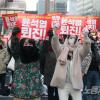 -12월 7일 오후 서울 시청역 인근에서 윤석열 퇴진 집회가 열리고 있다