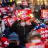 -1월 7일 오후 서울 세종대로에서 새해 첫 윤석열 퇴진 집회가 열리고 있다.