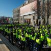 -이태원 참사 발생 100일을 하루 앞둔 2월 4일 오후 경찰이 서울광장에 설치된 이태원 참사 분향소를 둘러싸고 있다.