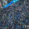 -2월 4일 오후 서울 세종대로에서 열린 윤석열 퇴진 집회에서 참가자들이 구호를 외치고 있다.