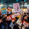 -3월 11일 오후 윤석열 퇴진 집회 참가자들이 광화문 일대를 행진하며 한일 강제동원 합의를 규탄하고 있다.