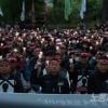 -5월 2일 오후 서울 용산 전쟁기념관 앞에서 건설노조가 촛불을 들고 노조 탄압에 항거하며 산화한 건설 노동자를 추모하고 있다.