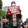-5월 13일 오후 서울 시청역 인근 세종대로에서 윤석열 퇴진 집회가 열리고 있다.