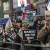 -11월 10일 오후 ‘팔레스타인 연대 8차 집회·행진’ 참가자들이 이슬람 서울중앙성원 앞에서 이태원역 방향으로 사전 행진을 하고 있다.