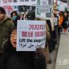 -3월 2일 오후 팔레스타인인들과 연대를 23차 집회를 마친 참가자들이 서울 광화문을 출발해 인사동을 지나 주한 이스라엘 대사관까지 행진하고 있다.